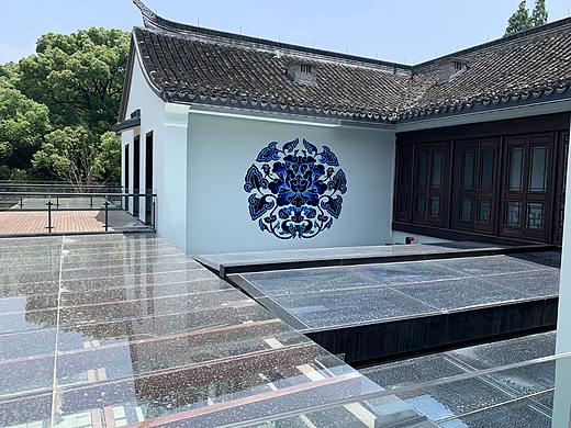 一幅很有感觉的墙绘