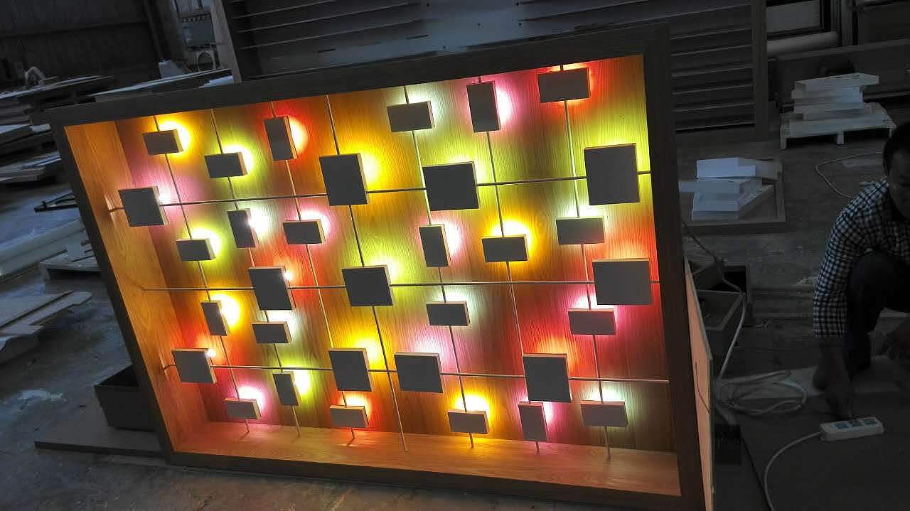 装置《斑斓》在工厂组装、测试