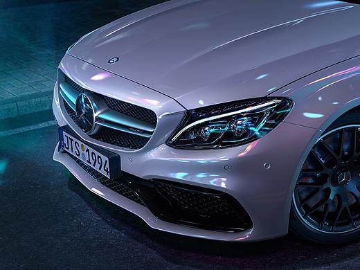 霓虹下的奔驰 AMG C63
