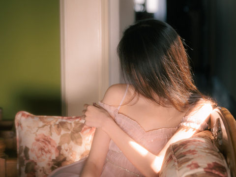 轻盈的纱 柔软的身 法式少女写真