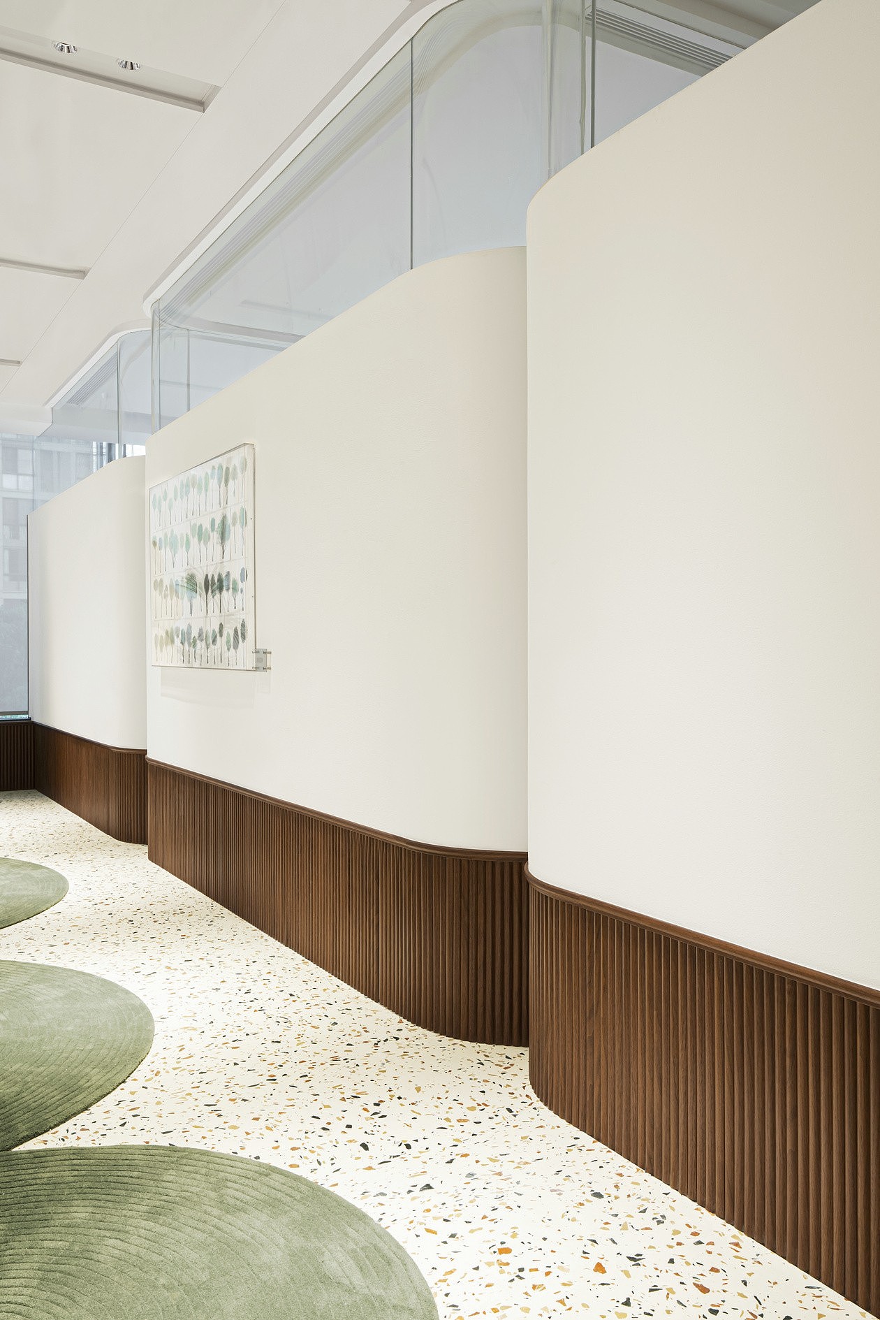 水上的白色花园--超现实主义咖啡馆打造城市记忆封面