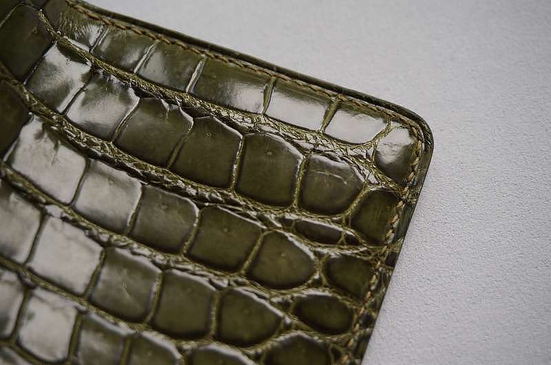 草绿色鳄鱼短钱包