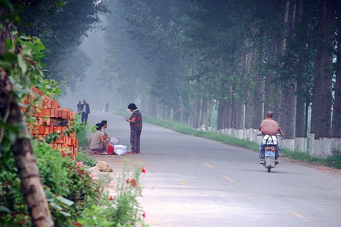 夏日的清晨六点。