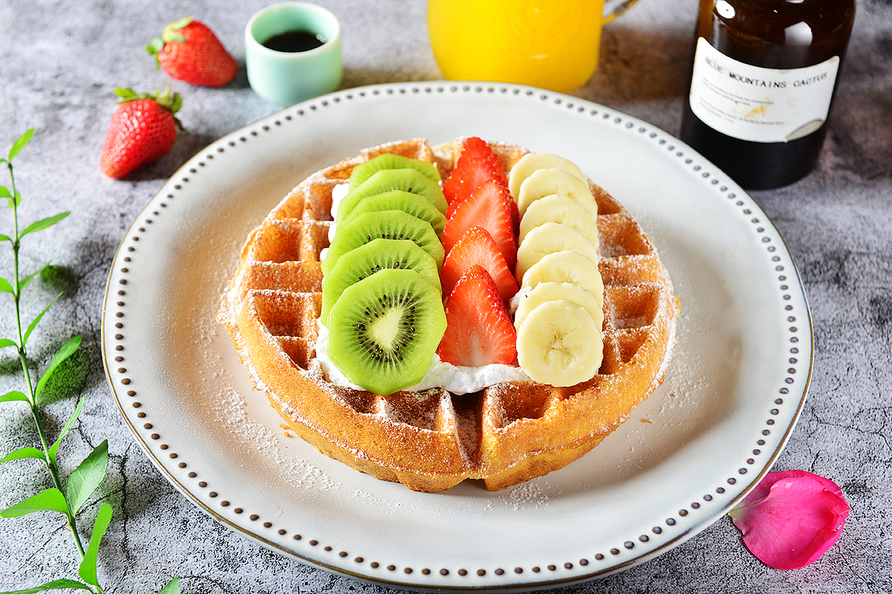 夏威夷华夫 br> br> br>堪称水果盛宴,水果爽口新鲜 br>华夫饼松软