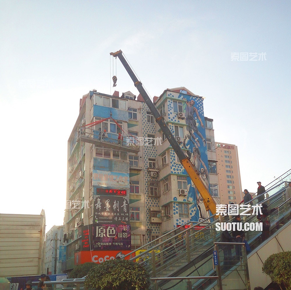 青岛台东三路步行街 楼体彩绘 二期施工案例