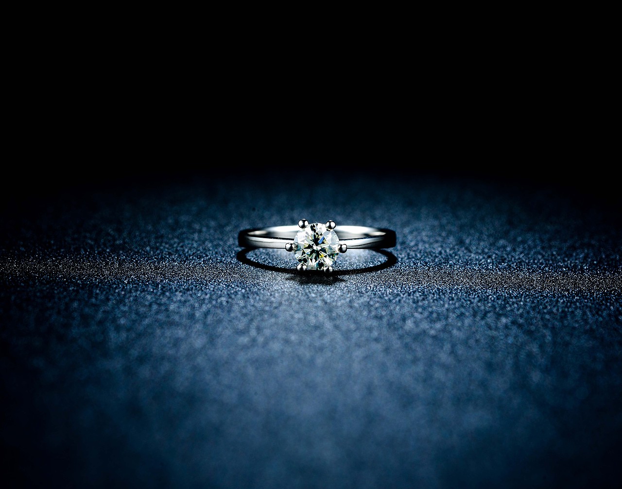 经典六钻戒拍摄