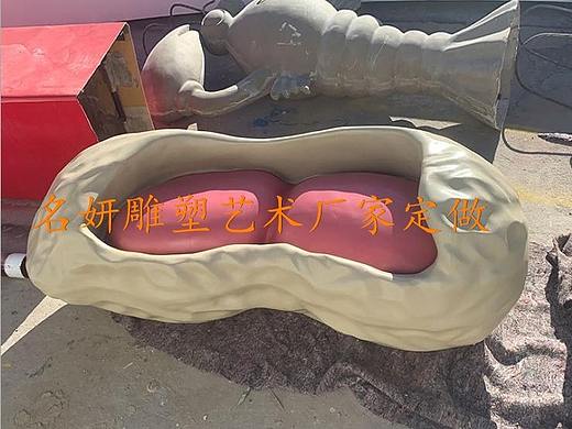 本身也是坚果的一种玻璃钢花生雕塑出奇的装饰着农业园