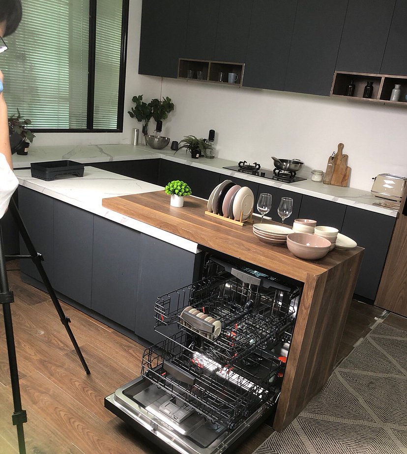 加班中的片场拍摄基地