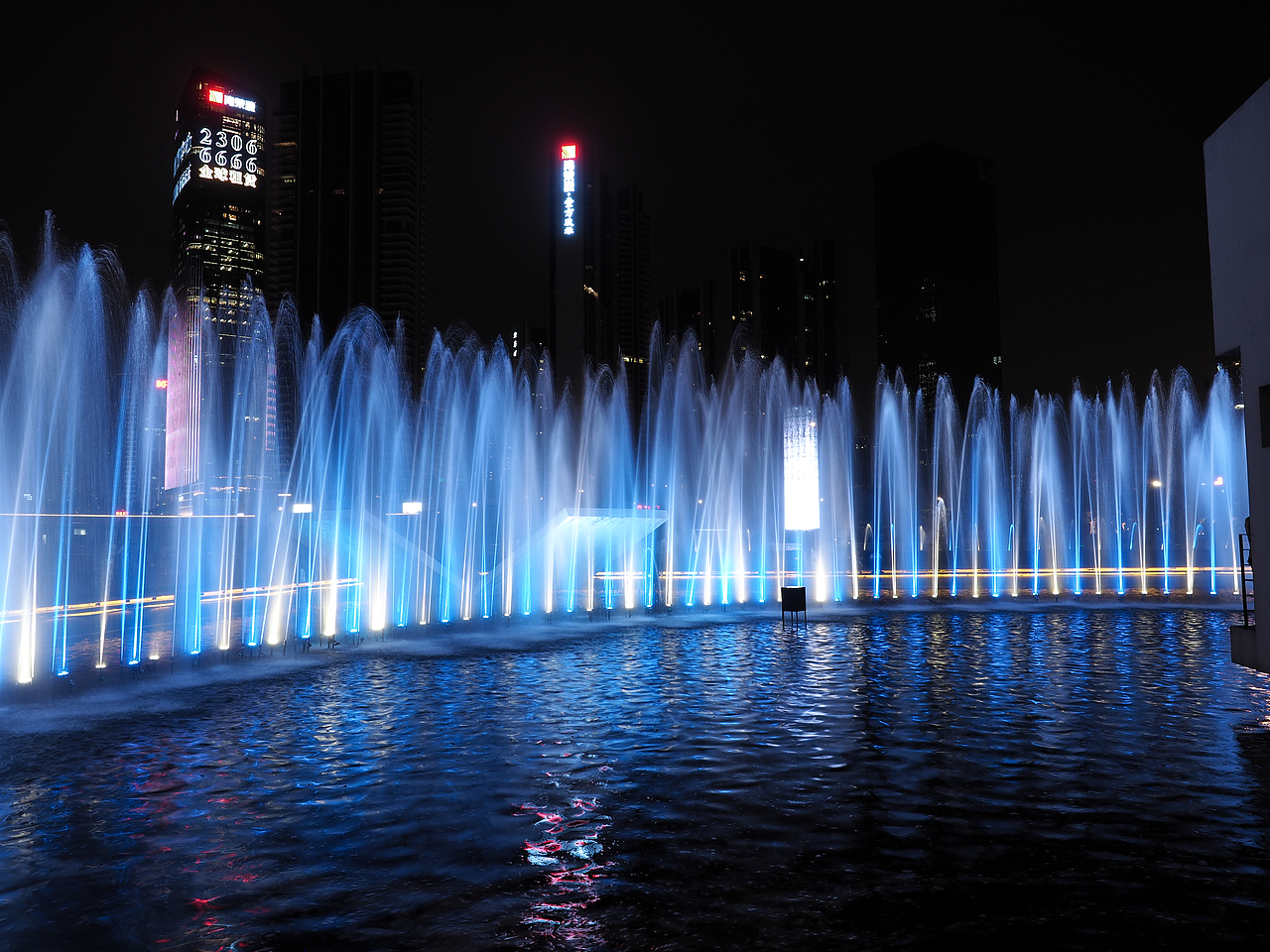 深圳宝安中心夜景（图ZMTU5NjI2NzA4） - 风光摄影 - 站酷设计师良文九原创素材 - 站酷ZCOOL