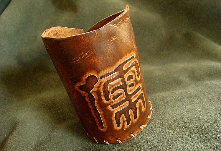 笔筒-甲骨文|手工艺|工艺品设计|伽蓝手工 - 原创作品 - 站酷 (zcool)