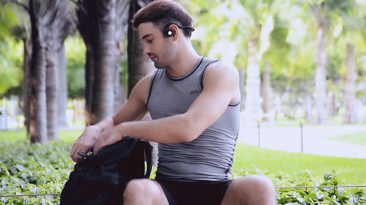 传骨式无线蓝牙耳机视频展示