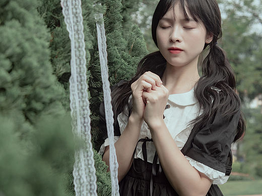 坠入莫奈花园的公主（个人主页-ZNTU2MDA1MjA=） - 人像摄影 - 站酷设计师嗨Cai原创素材 - 站酷ZCOOL