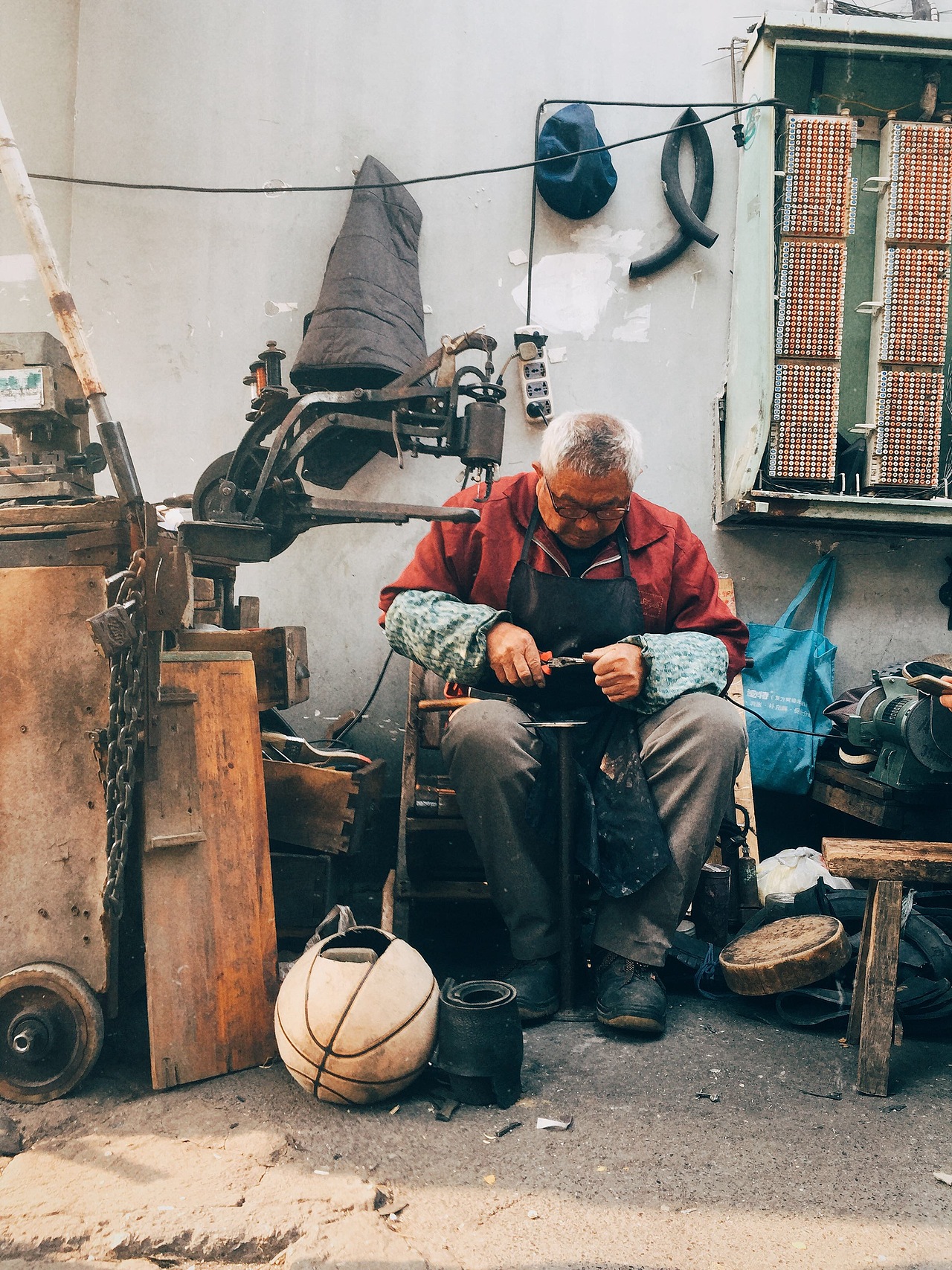 配完这把锁，今天的进账又多了五块钱。
真好～～