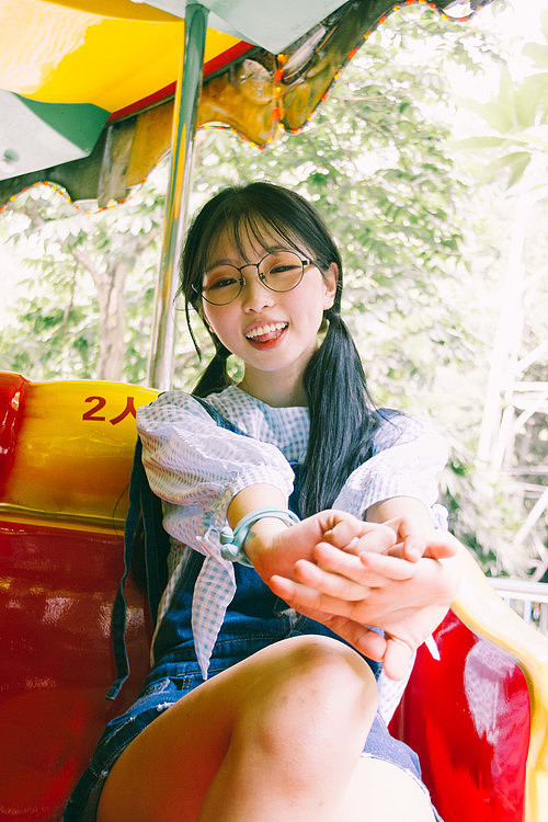 Meng sister to bring you