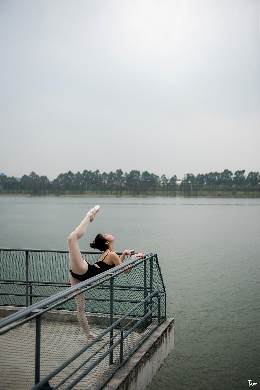 梦想芭蕾
坚强与柔弱<br>勇于面对生活,按照自己的方式,去度过自己的人生。<br>为自己的理想奋斗。<br>摄影&后期:@Fun仔<br>出镜:小麦