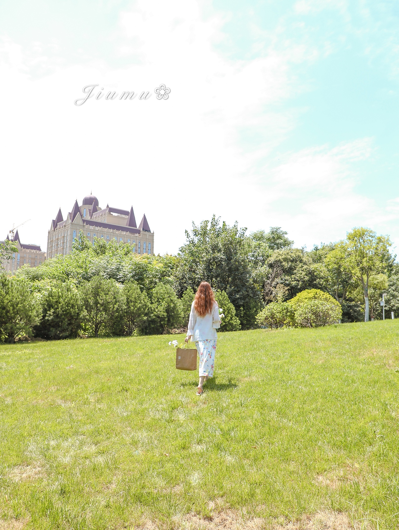 油画少女夏日裙摆