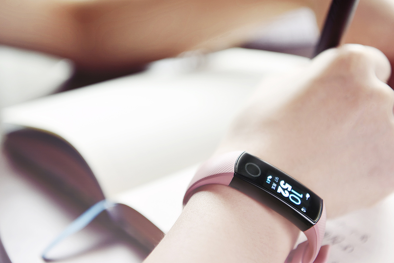 华为荣耀运动防水手环