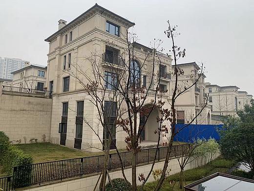 重庆独栋别墅隐蔽工程装修在建工地,龙湖天奕别墅设计