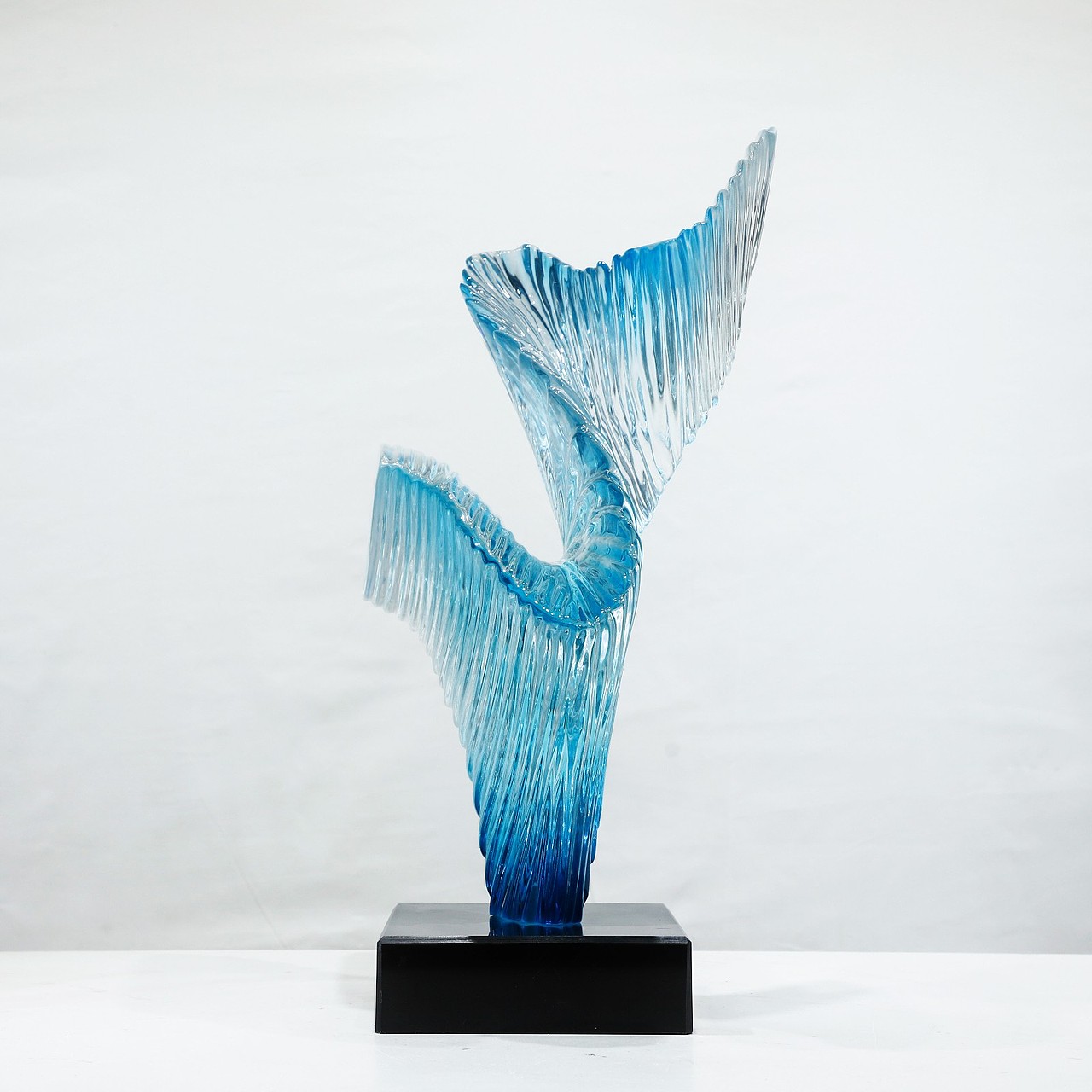 进口炫彩透明树脂雕塑酒店大堂大厅玄关售楼处家居摆件