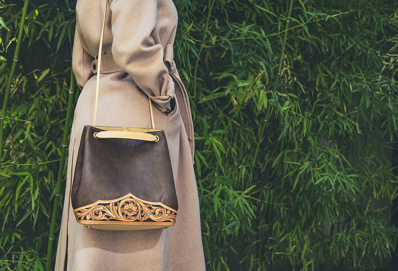 皮雕手提束绳包