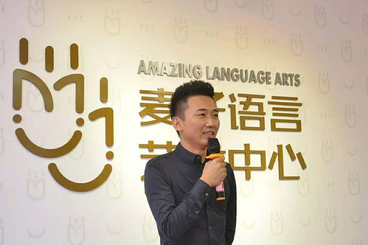 一组培训学校案例 / 海口麦子口才 / 赤青合