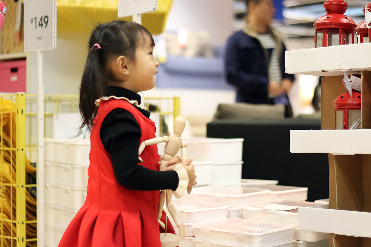 宜家行之天真无邪小美女