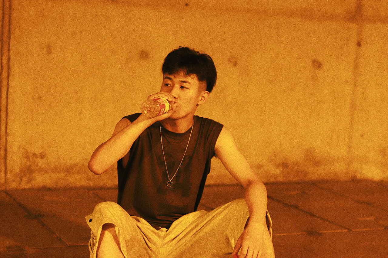 不是叛逆少年丨人像摄影（图ZMjY2MzE5MjUy） - 人像摄影 - 站酷设计师奶茶桶原创素材 - 站酷ZCOOL