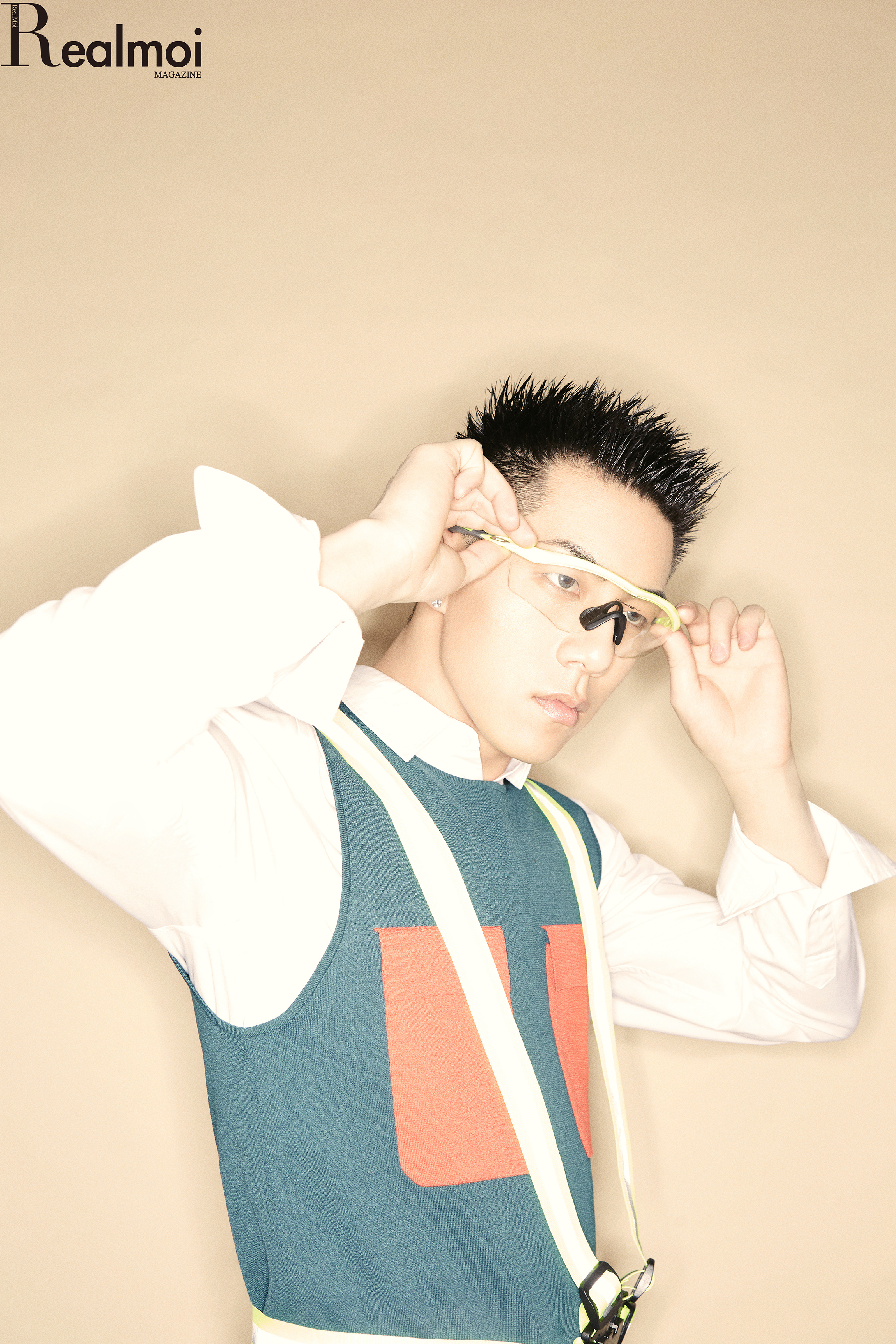 real moi magazine》七月刊封面人物——卡斯柏casper