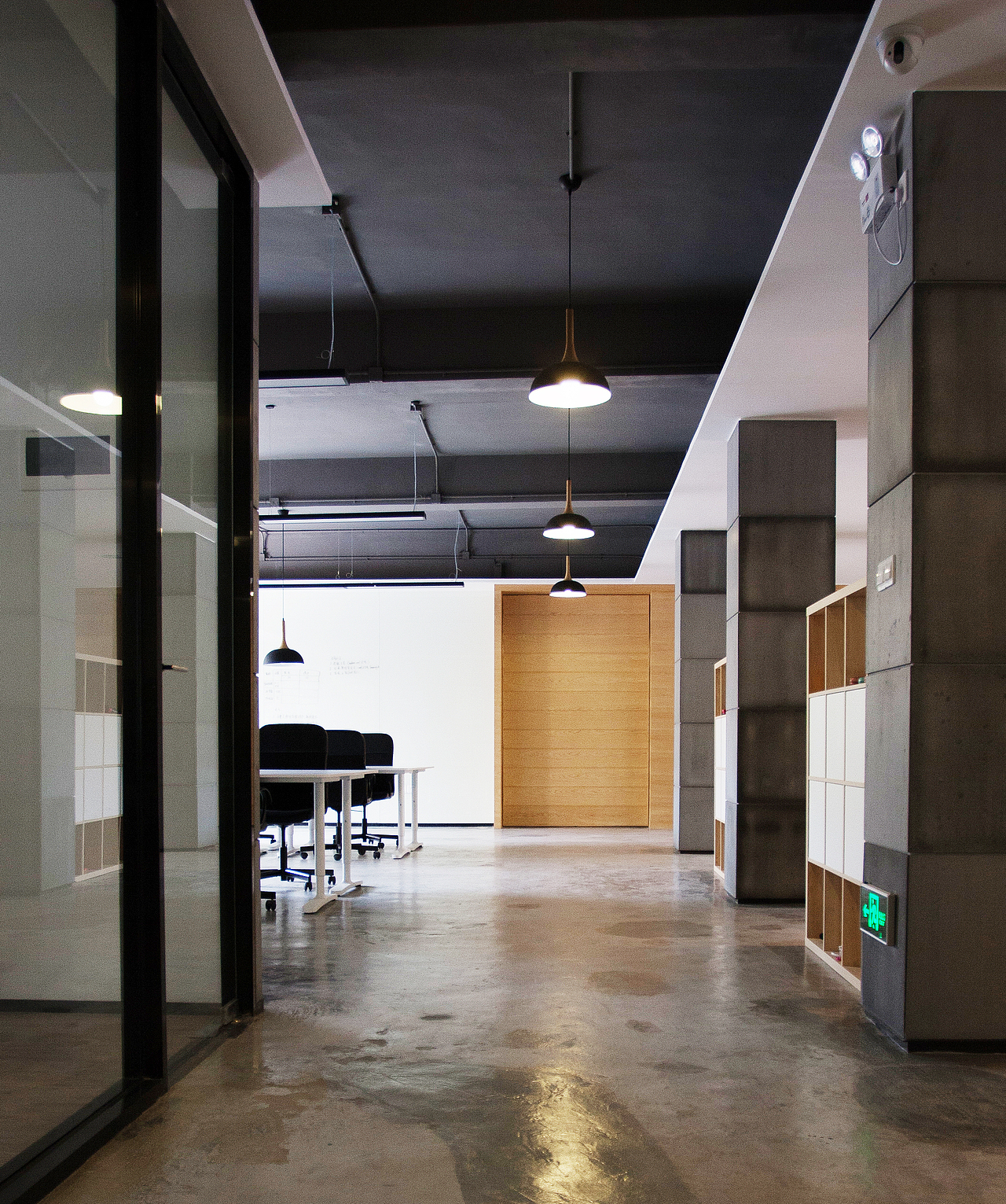 工业风之Havaianas 凉鞋品牌电子商务办公室