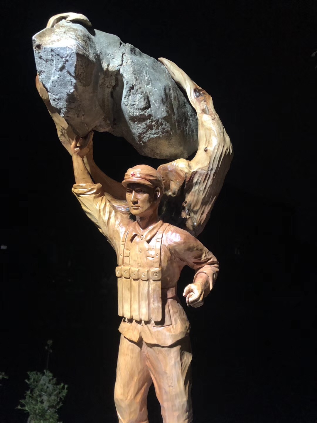 水黄杨根抱石 董存瑞舍身炸碉堡 长30宽33高83