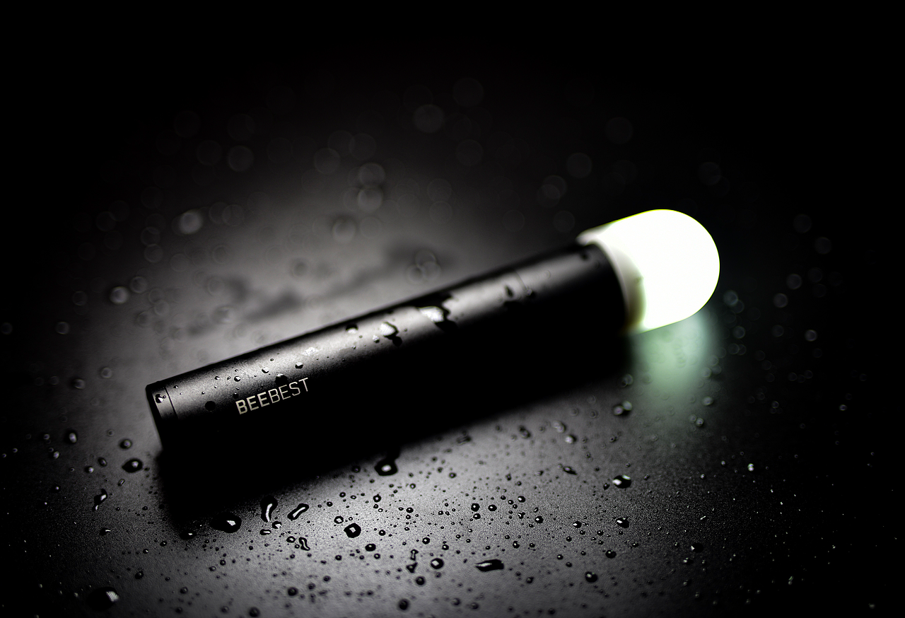 极蜂强光变焦手电筒