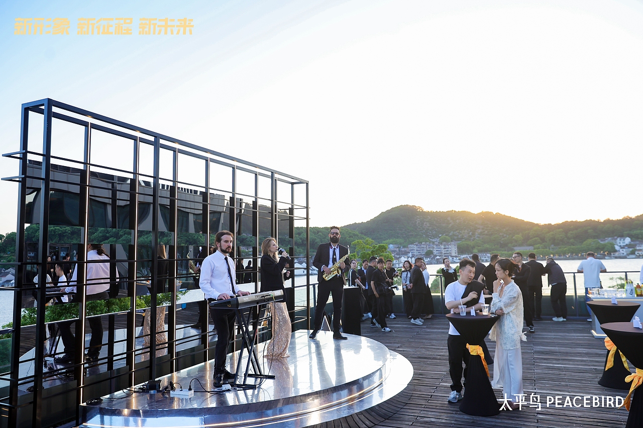 2024太平鸟年度合作伙伴大会（图ZMzY5NDA1MjUy） - 舞台美术 - 站酷设计师事物舱工作室原创素材 - 站酷ZCOOL