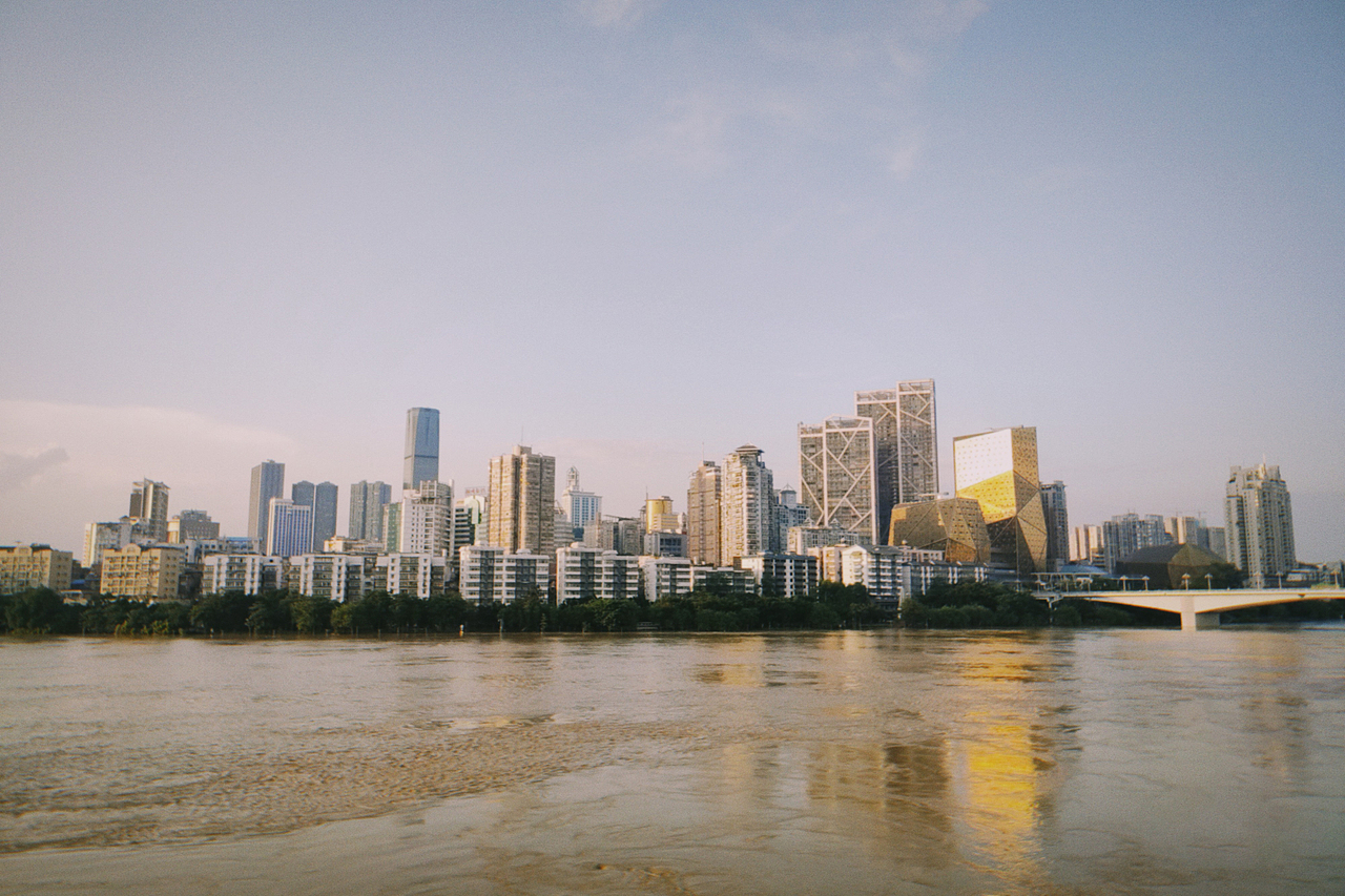 六月的柳州（图ZMjE2NTI1MTUy） - 人像摄影 - 站酷设计师西子同学原创素材 - 站酷ZCOOL