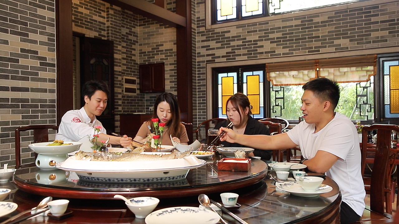 【果然居短视频】抖音拍摄——蜜蜂影力制作（图ZMjYyNDM2MTA0） - 短片 - 站酷设计师蜜蜂影力原创素材 - 站酷ZCOOL