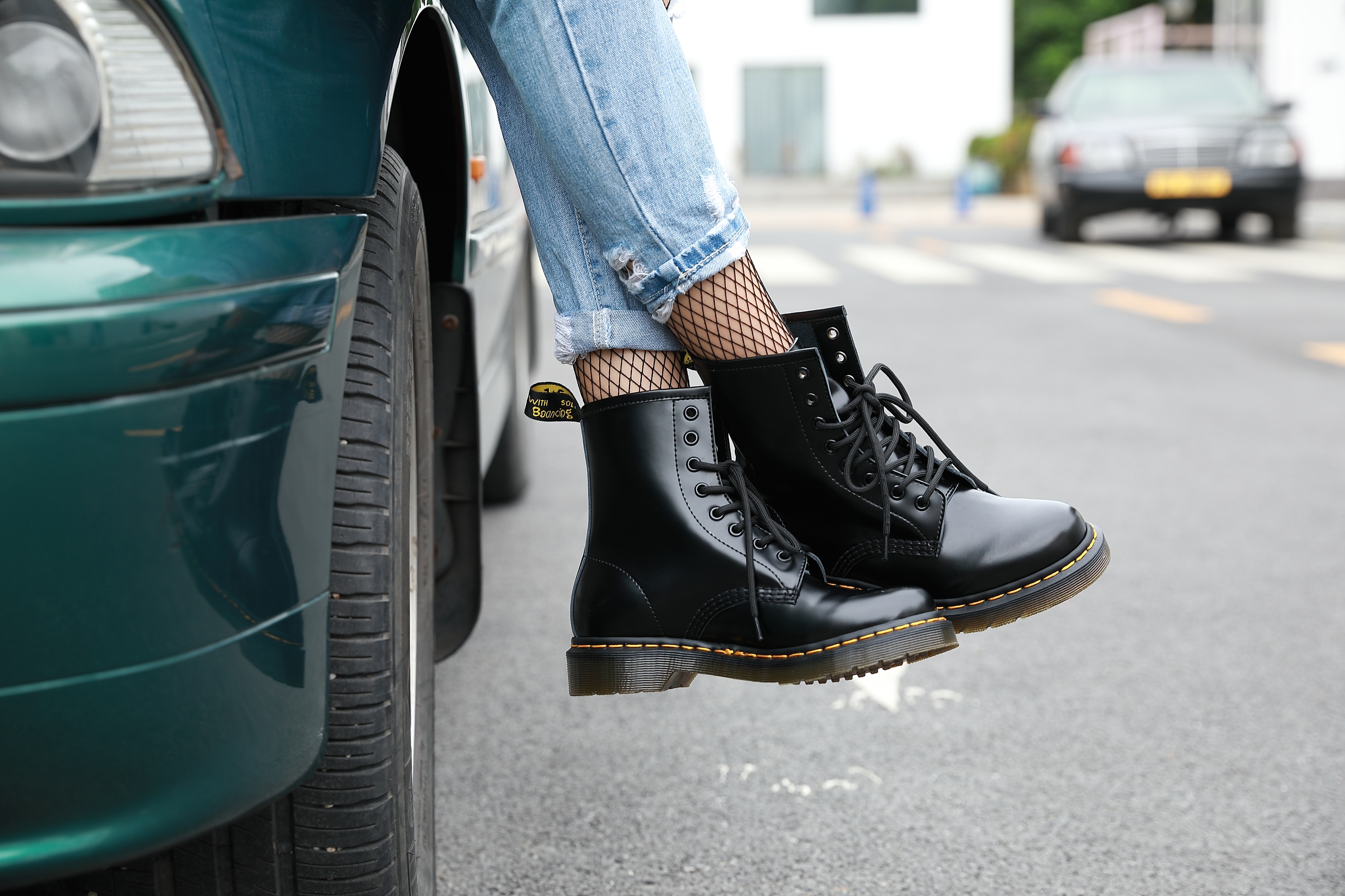 广州金也摄影公司|鞋子模特产品场景白底创意造型拍摄