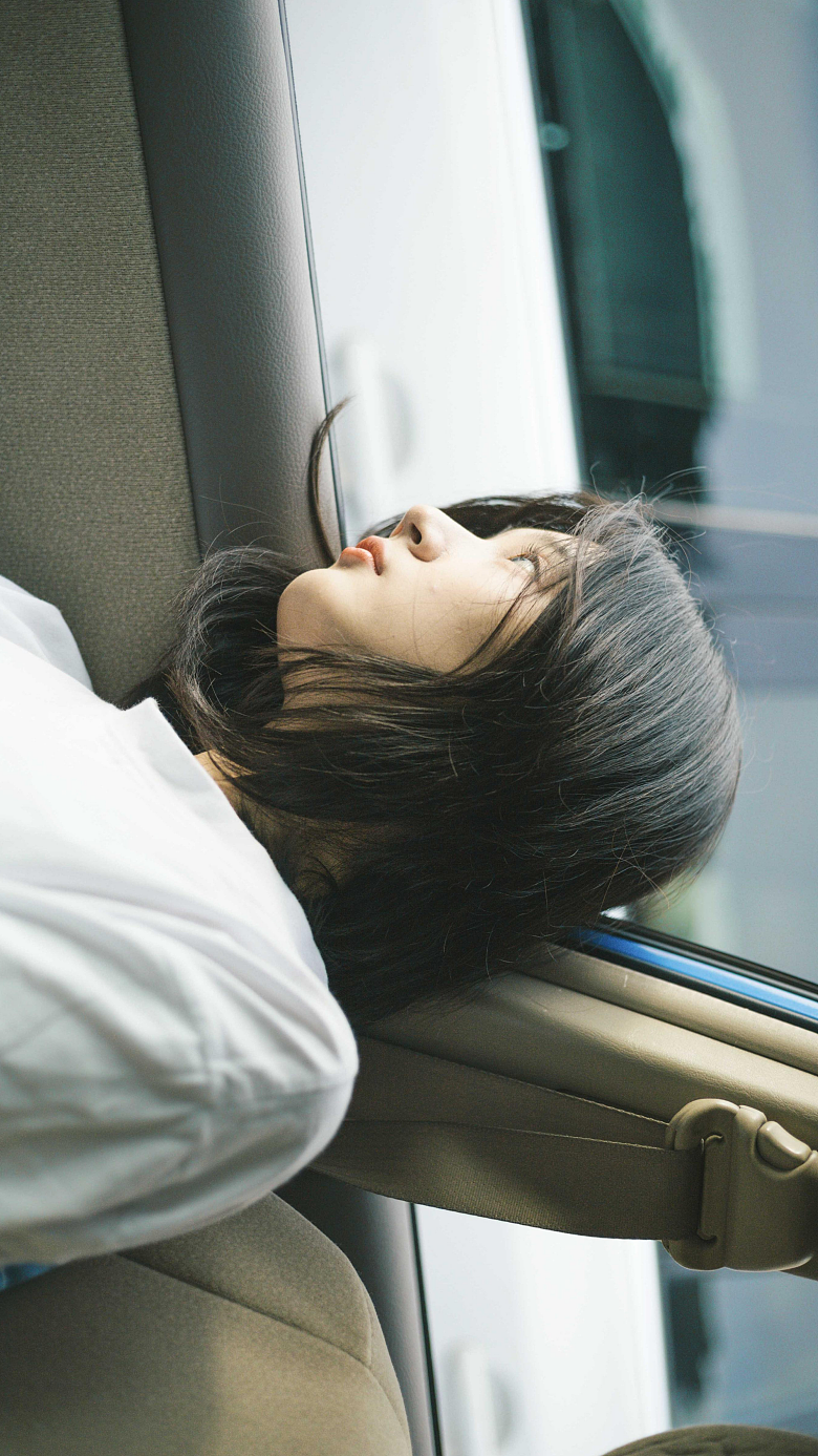 那就请大家歪头查看🌝（图ZMzAyODc5NDYw） - 人像摄影 - 站酷设计师鱼干Y原创素材 - 站酷ZCOOL