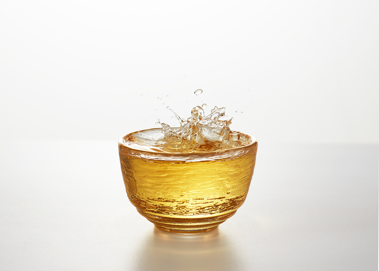 鹿鞭酒白底拍摄