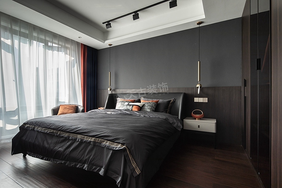 龙湖U城洋房复式装修实景图,时尚轻奢风格设计案例