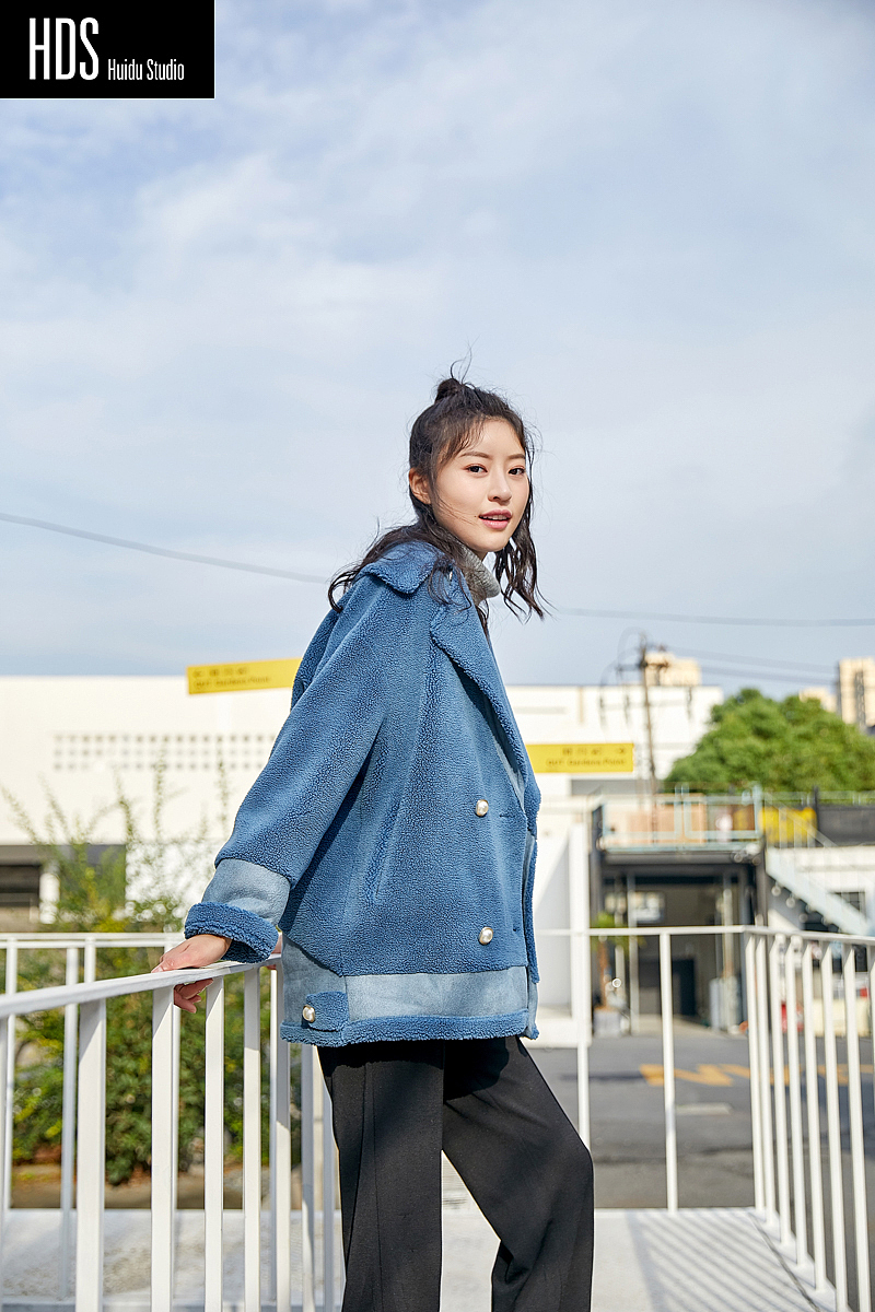 女装秋冬装模特外景拍摄