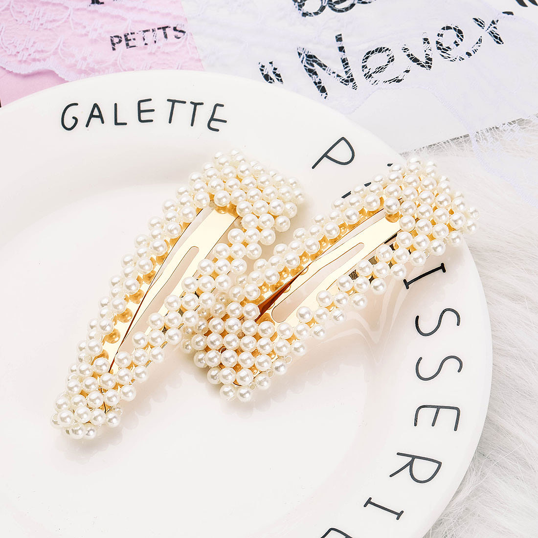 珍珠发夹拍摄（图ZMTcwODgwMDIw） - 产品摄影 - 站酷设计师莉莉周qqq原创素材 - 站酷ZCOOL