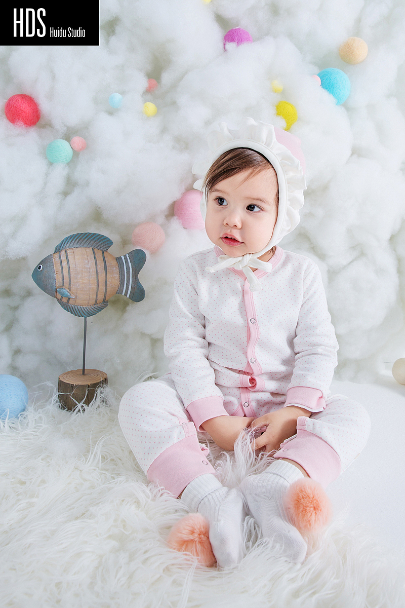 韩都衣舍童装欧美女童婴幼童室内布景拍摄