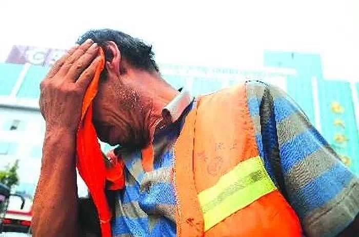 高温下的城市美容师