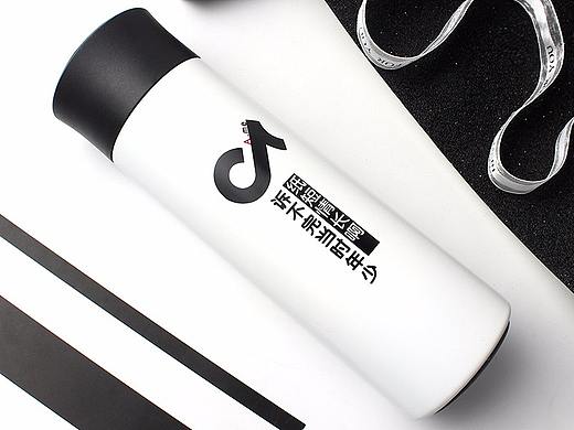 保温杯拍摄（个人主页-ZMjgwMzU3MTY=） - 产品摄影 - 站酷设计师三维设计师夏天原创素材 - 站酷ZCOOL