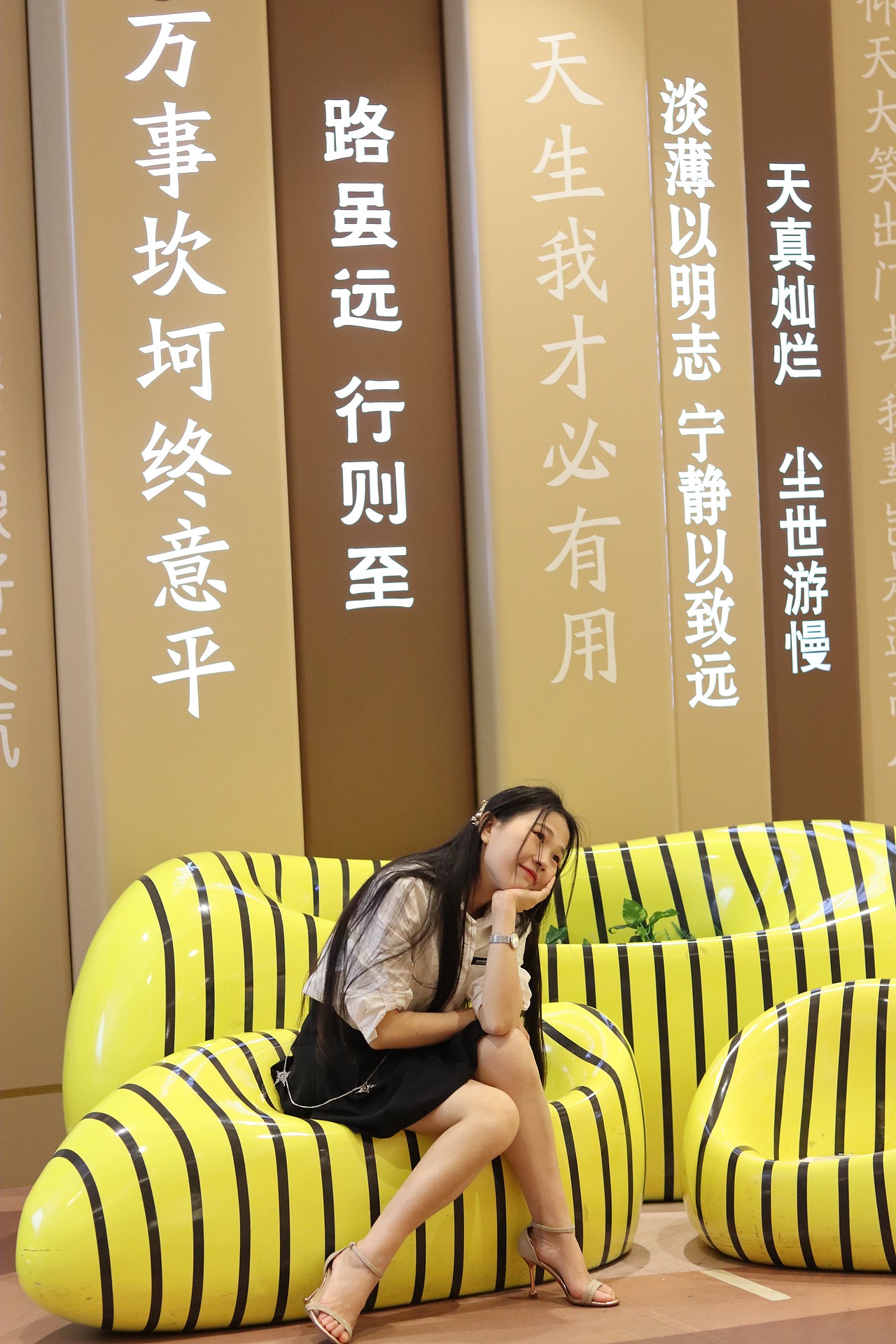 管这世界是方的圆的,我们还是好好工作吧