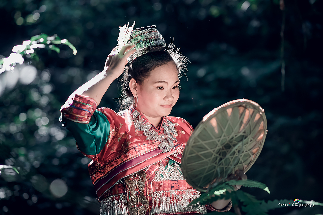 哀牢山上的花腰傣少女