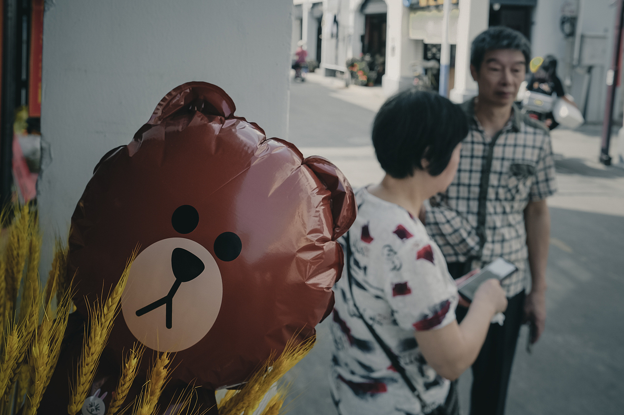 行走于市井（图ZMjM4ODAyNTM2） - 人文/纪实摄影 - 站酷设计师老炮叔叔原创素材 - 站酷ZCOOL