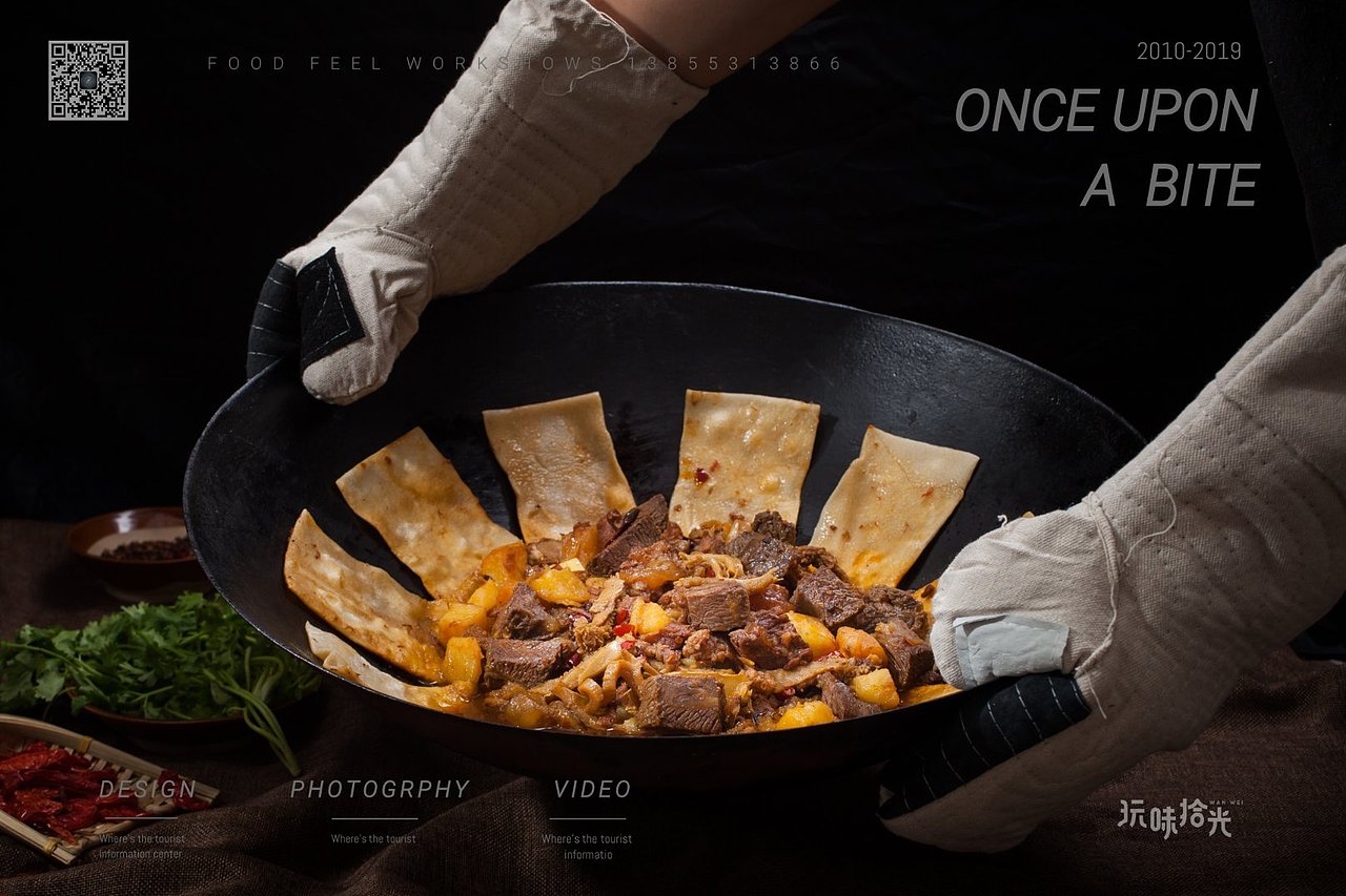 一口地锅｜安徽美食地锅鸡， 咬一口浸泡了汤汁的饼，（图ZMTczODUwODQ0） - 产品摄影 - 站酷设计师玩味拾光原创素材 - 站酷ZCOOL