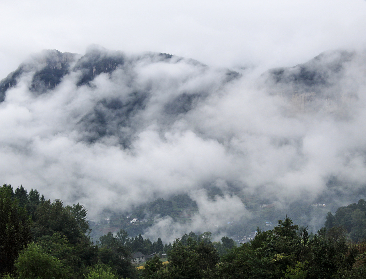 云雾深处有人家
