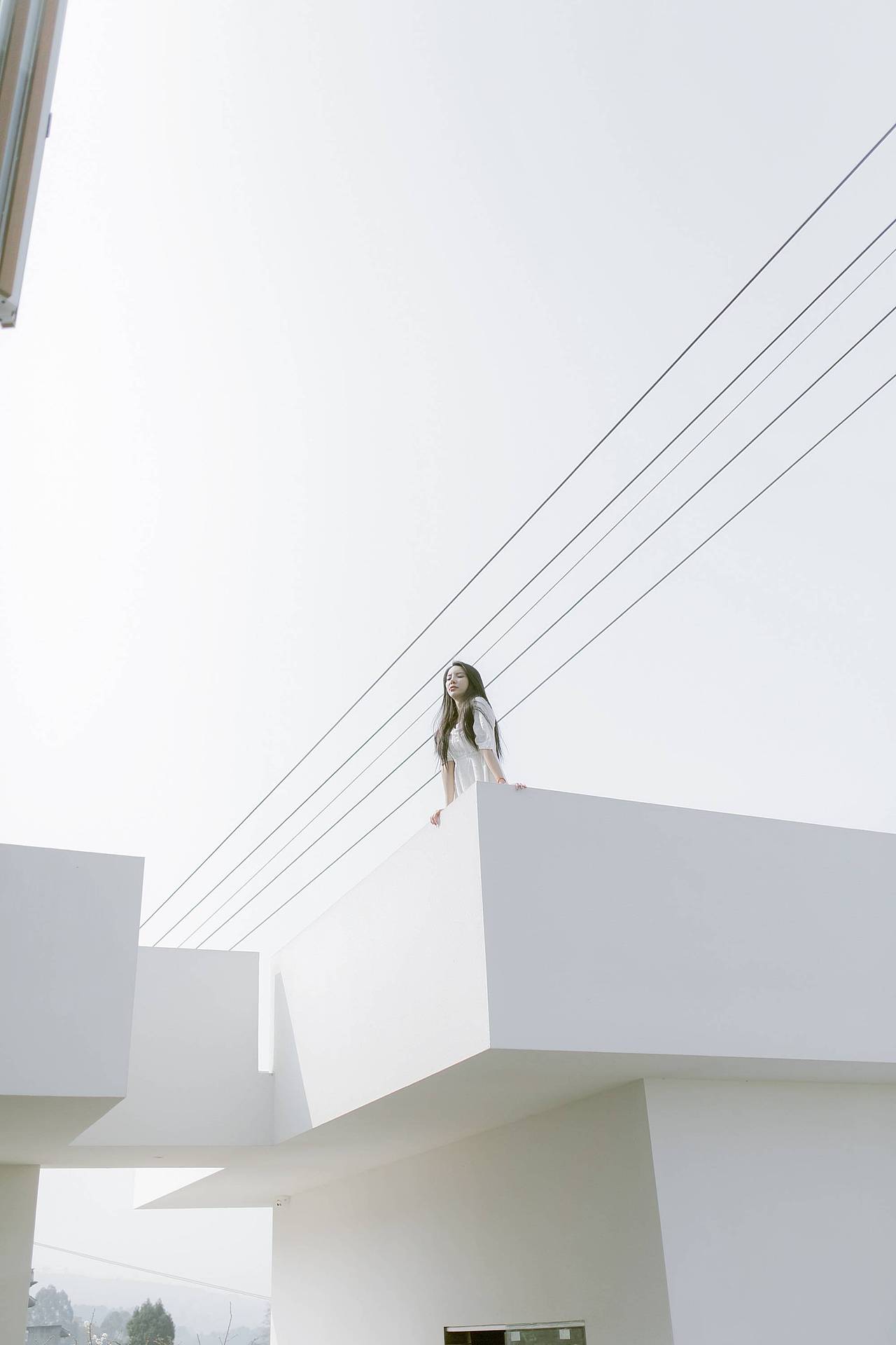 人生终是这样糊涂,把春盼来,又要把春辜负。