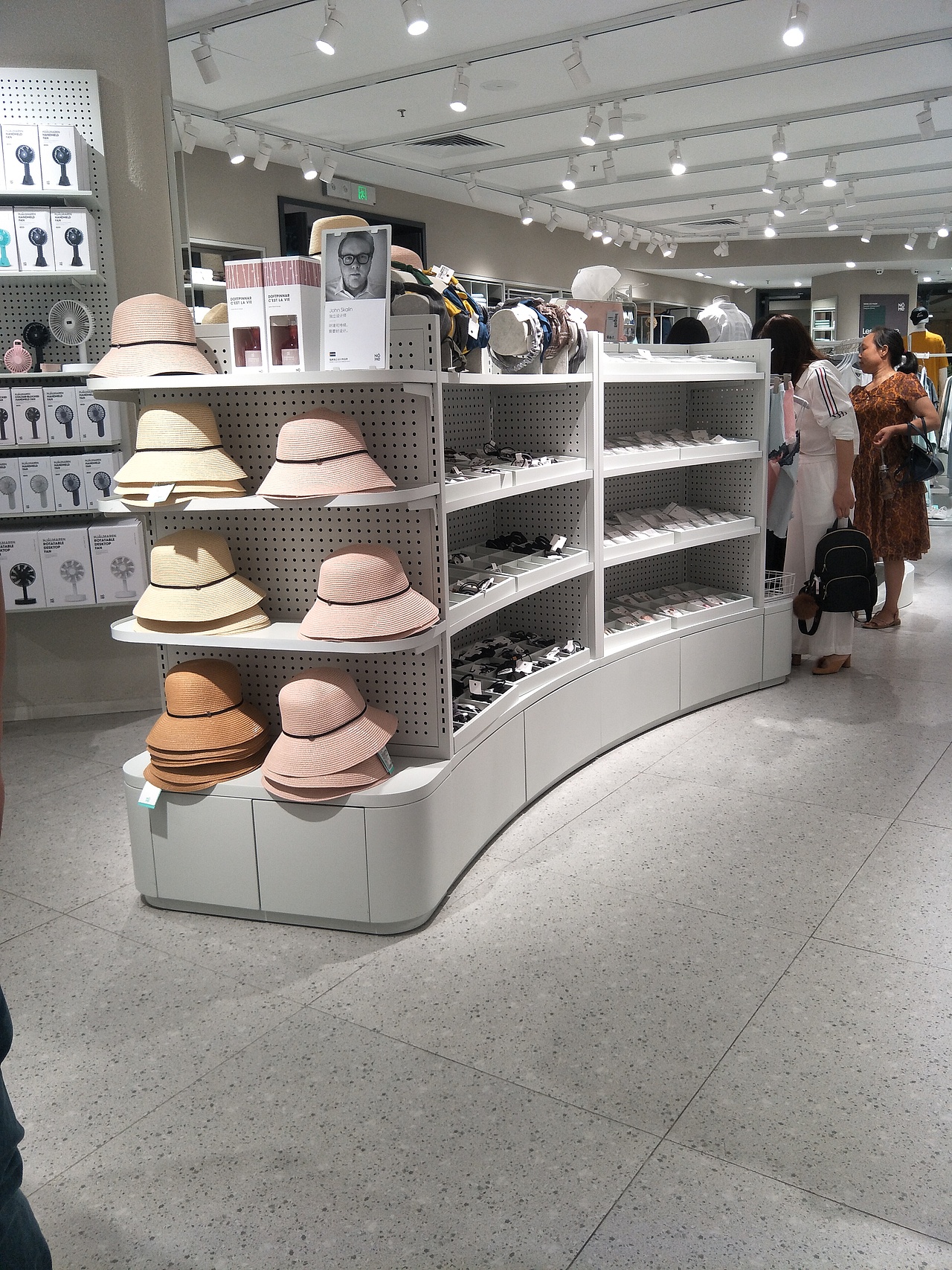 诺米货架，诺米货架出口，诺米店铺装修，NOME货架（图ZMTgxMzU5MjIw） - 工业用品/机械 - 站酷设计师壹品展示道具小尹原创素材 - 站酷ZCOOL